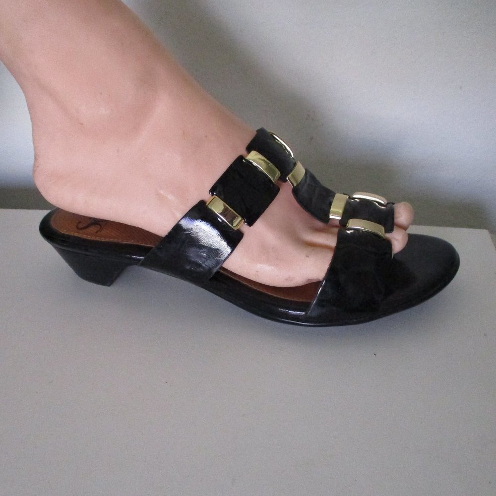 Sofft Womens Black Patent Leather Gold Accents Flat Slide Sandal NWOB - Size 8W - Picture 3 of 10